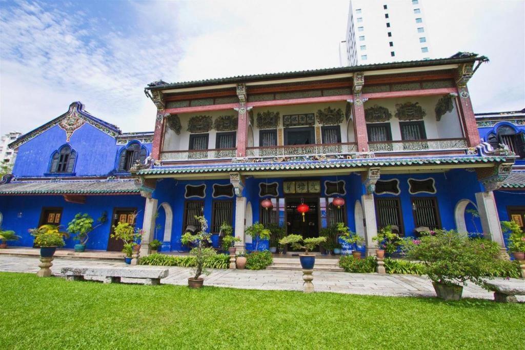 Stallions Suites Penang Jelutong Екстер'єр фото