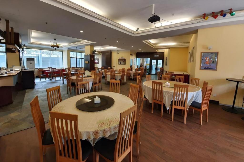 Stallions Suites Penang Jelutong Екстер'єр фото