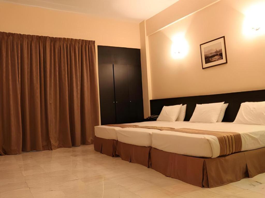 Stallions Suites Penang Jelutong Екстер'єр фото