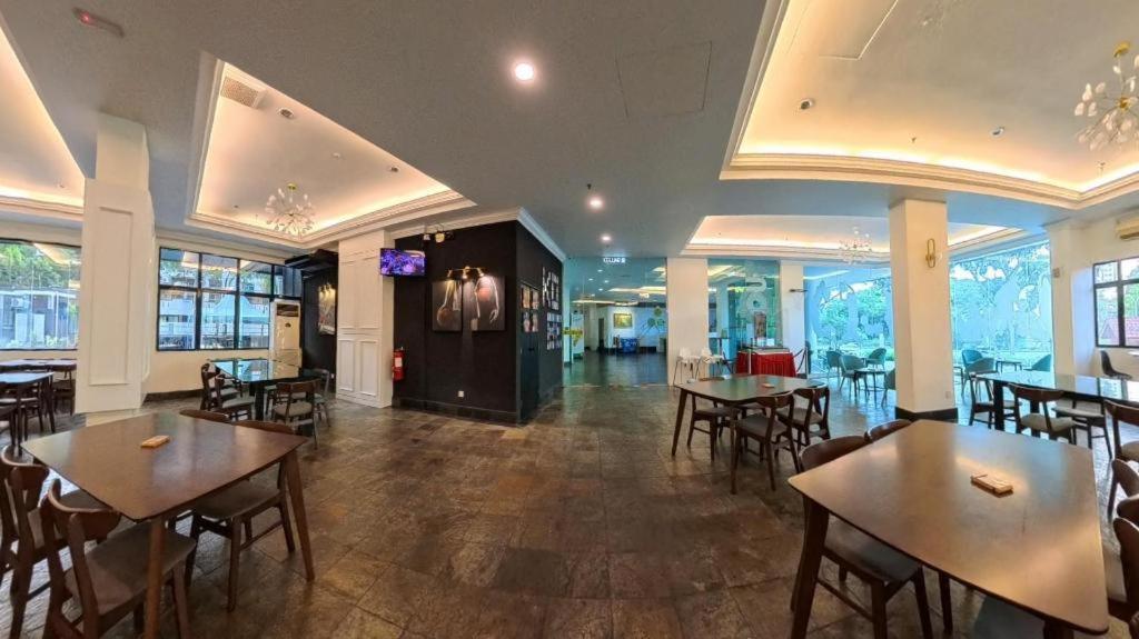 Stallions Suites Penang Jelutong Екстер'єр фото