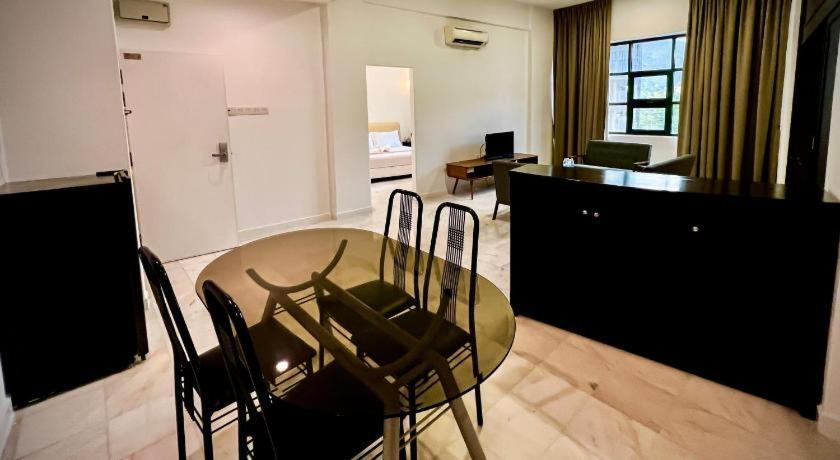 Stallions Suites Penang Jelutong Екстер'єр фото