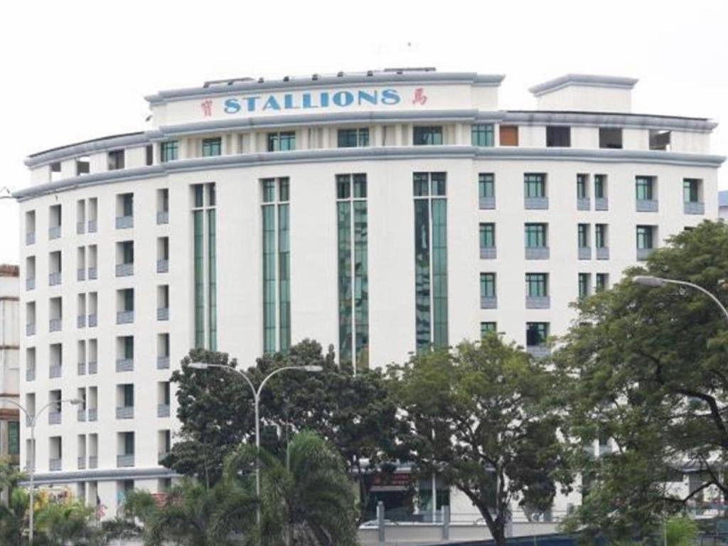 Stallions Suites Penang Jelutong Екстер'єр фото