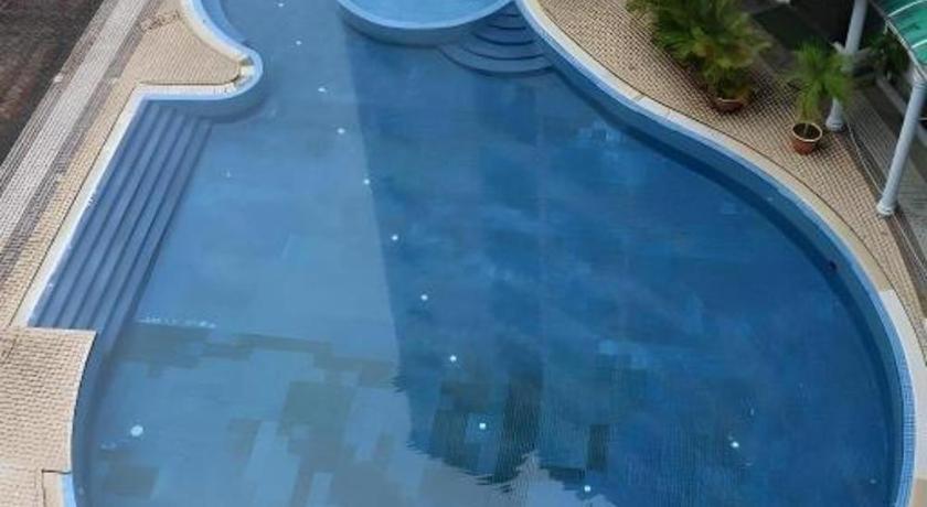 Stallions Suites Penang Jelutong Екстер'єр фото