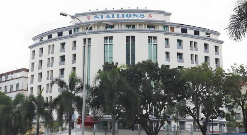 Stallions Suites Penang Jelutong Екстер'єр фото
