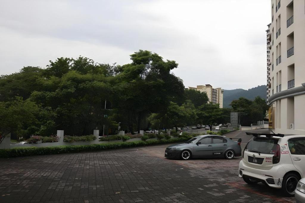 Stallions Suites Penang Jelutong Екстер'єр фото